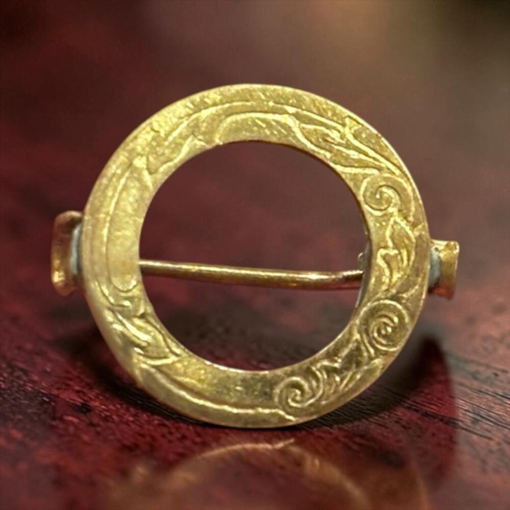 Antique Gold Gilt Wreath Ouroboros Brooch Victorian Revival Ring Circle Pin